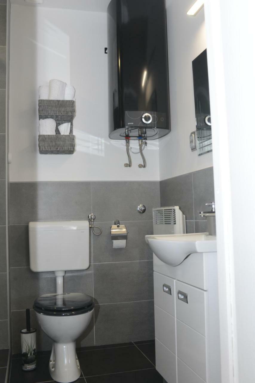 Bed&Bike Apartment Sremski Karlovci Ngoại thất bức ảnh