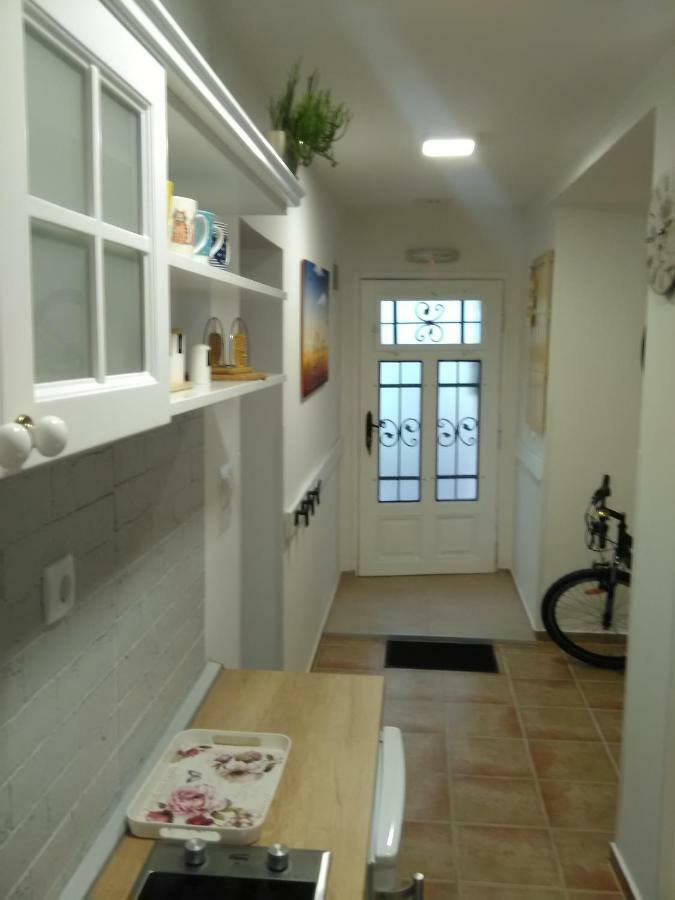 Bed&Bike Apartment Sremski Karlovci Ngoại thất bức ảnh